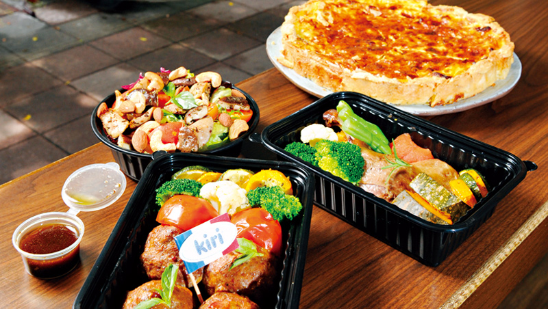 為降低食物里程數,多數的食材都選用台灣在地,完全符合現今台魂法菜的食尚趨勢。 為降低食物里程數,多數的食材都選用台灣在地,完全符合現今台魂法菜的食尚趨勢。
